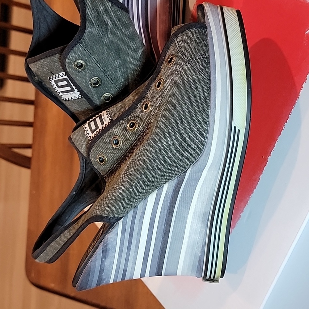 9 West sneaker wedges